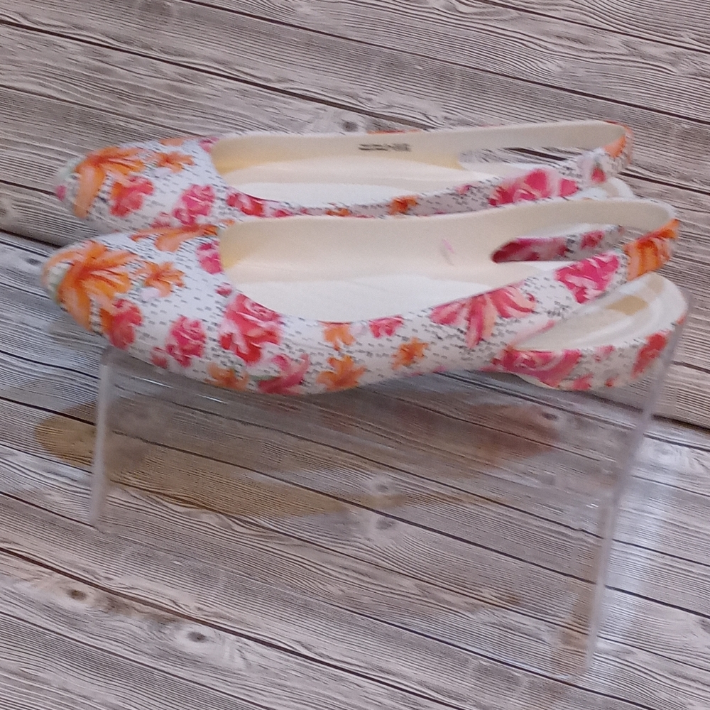 Crocs - Picture 6 of 10